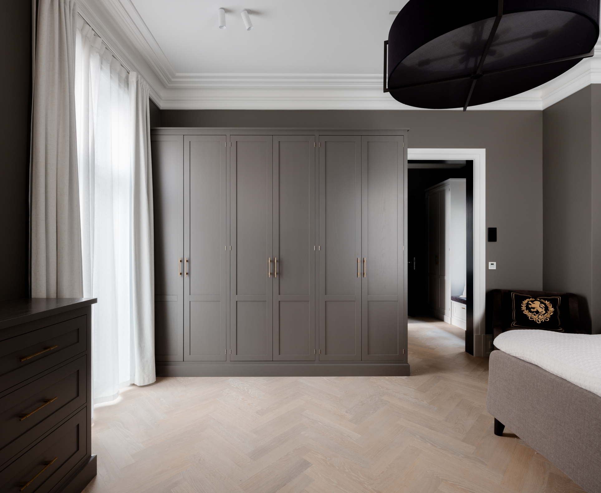 Crown Manor 10