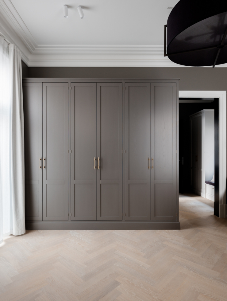 Crown Manor 10