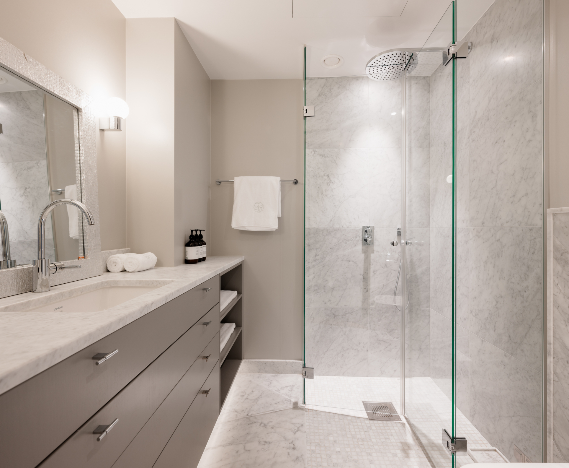 Crown Manor 21