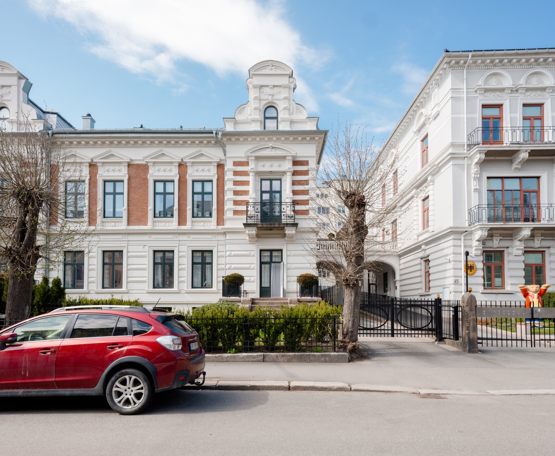Crown Manor 24
