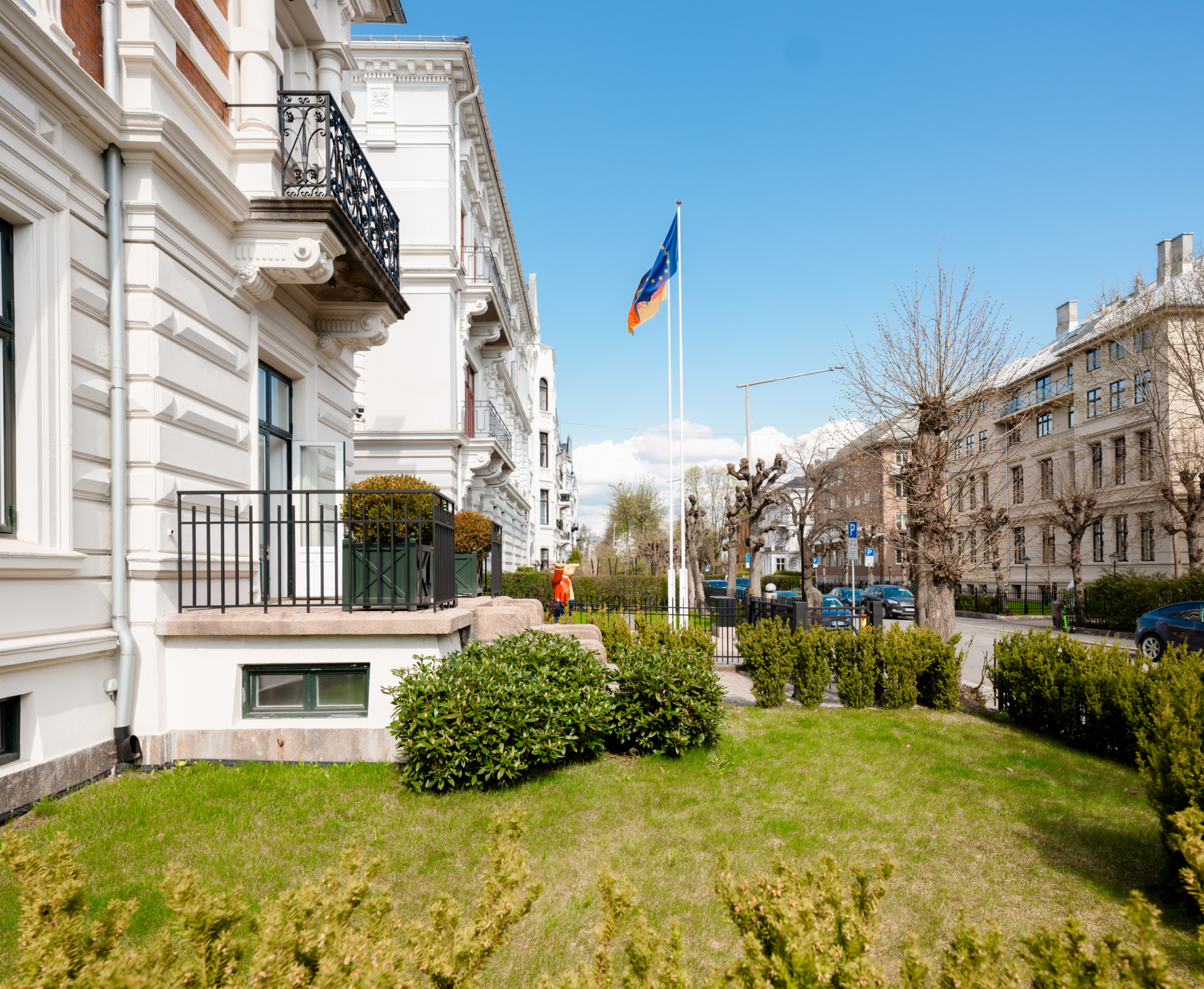 Crown Manor 25