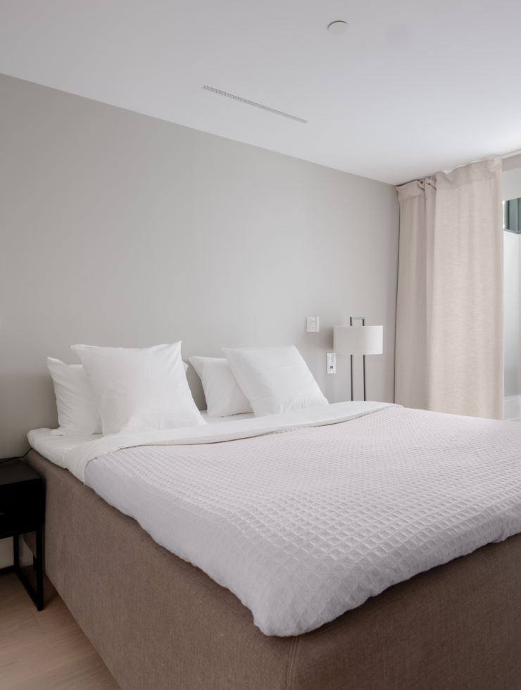 Crown Manor 28