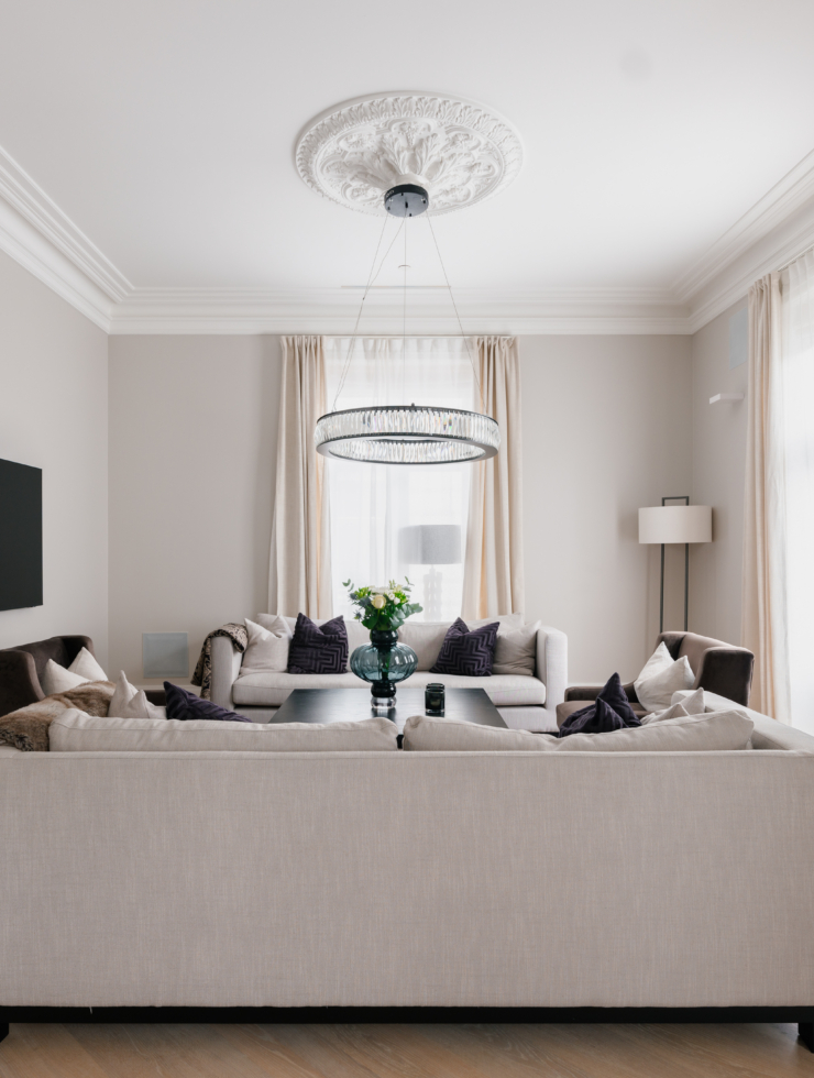 Crown Manor 2