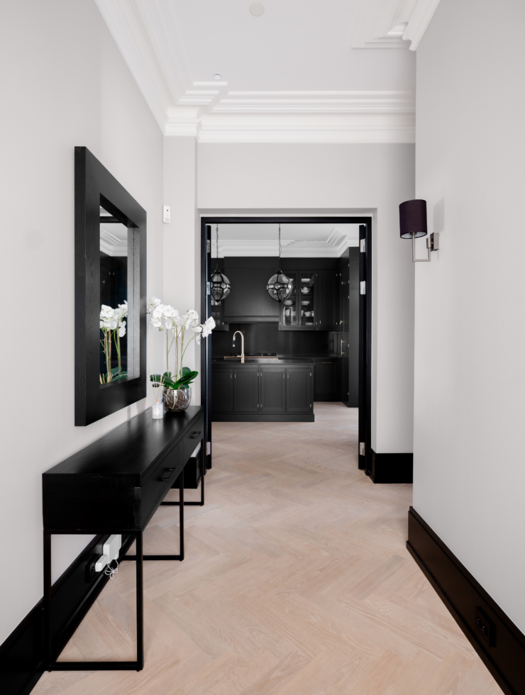 Crown Manor 34